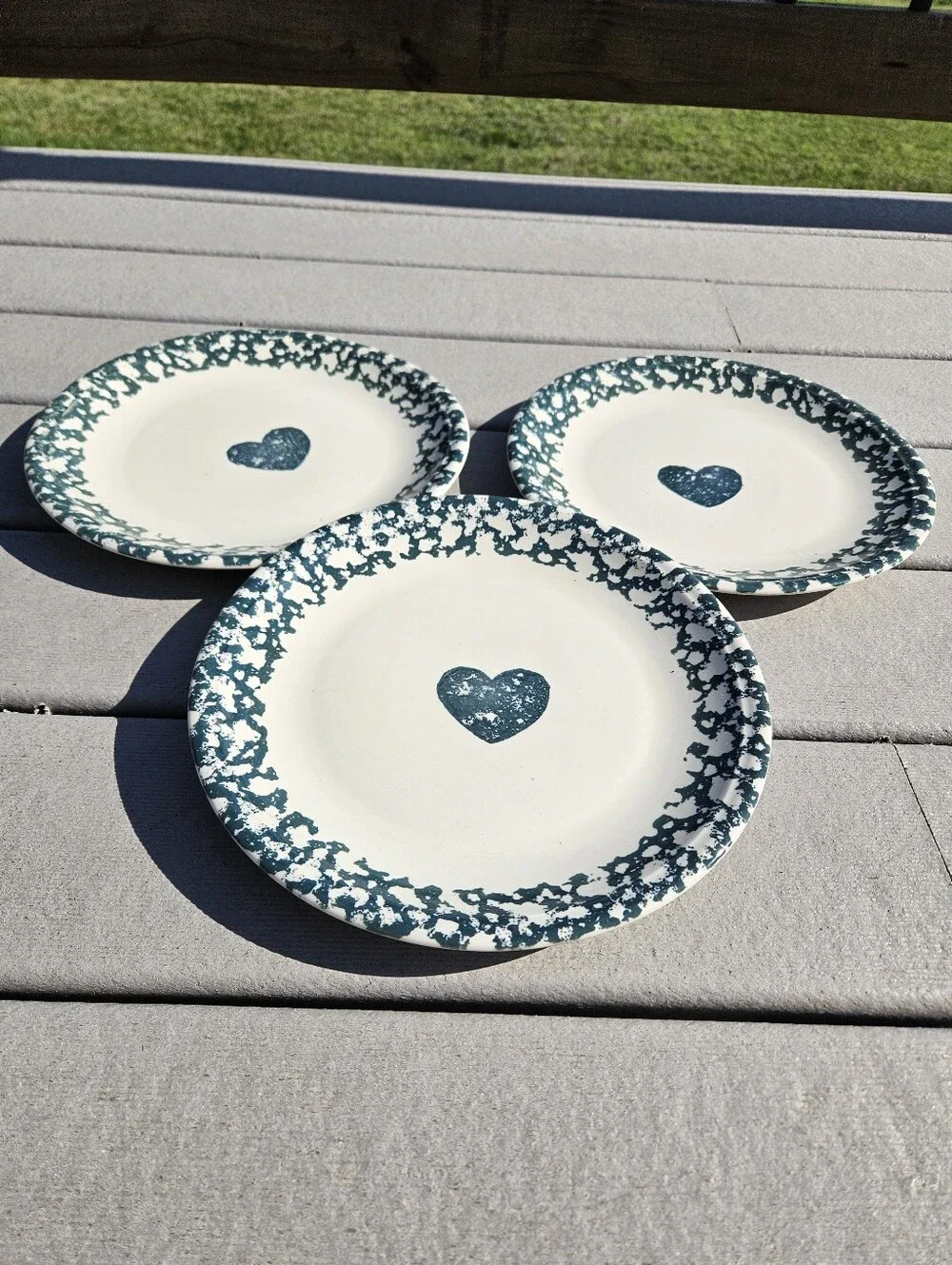 Tienshan Folk Craft HEART Stoneware Green Sponge Border Dinner Plate Set of 3